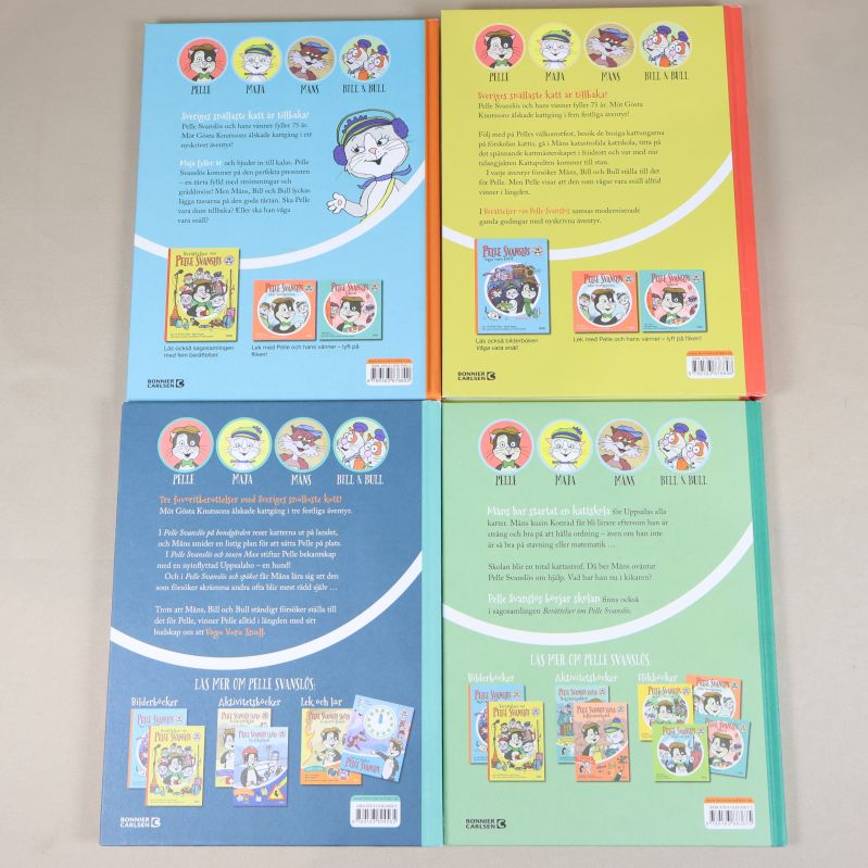 Baksidor på fyra Pelle Svanslös-böcker med karaktärer och bokbeskrivning