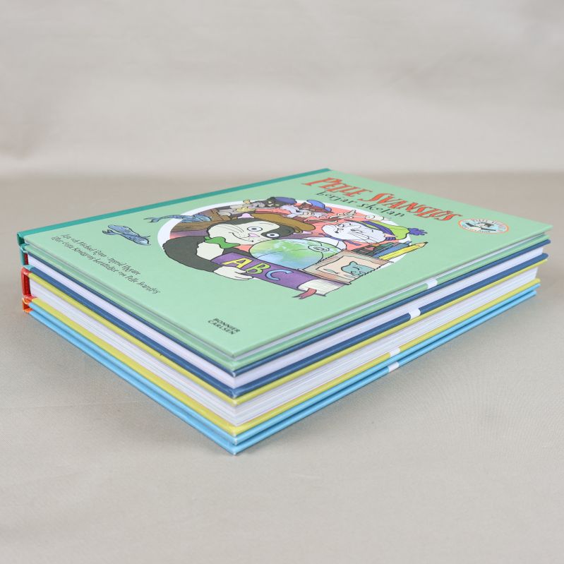 Bokpaket med Pelle Svanslös sett snett ovanifrån, alla böcker hårda pärmar