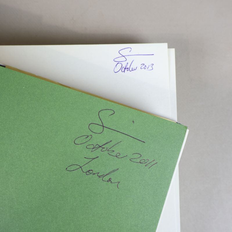 Namnteckningar på försättsblad i båda böckerna