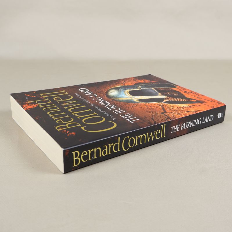 The burning land bok sedd från sidan i vinkel
