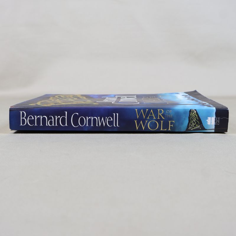 Rygg på boken med titel och författare tydligt synligt