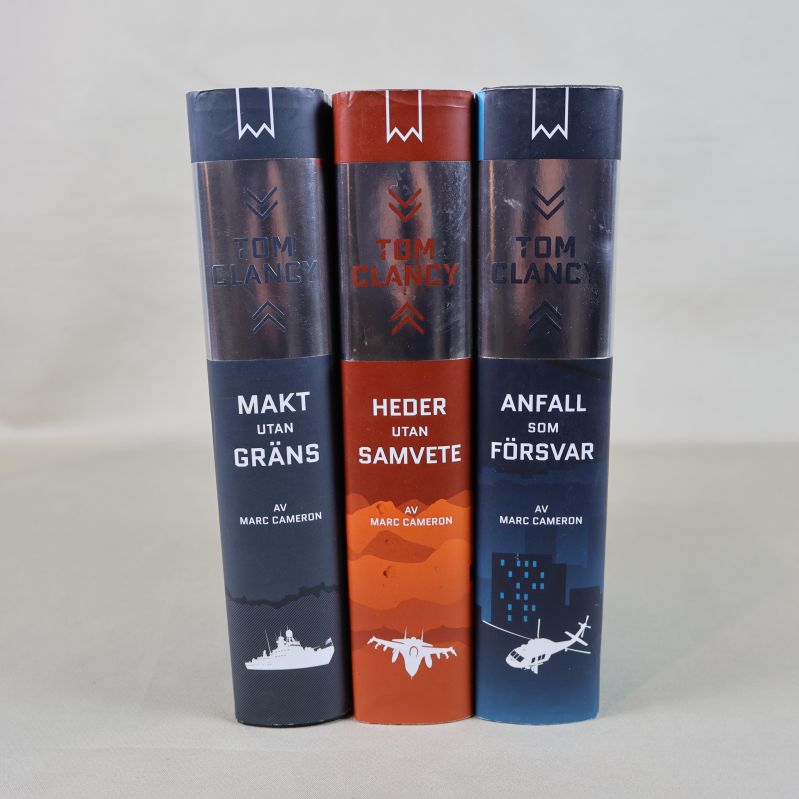 Ryggar på tre Tom Clancy-böcker uppradade, tydliga titlar
