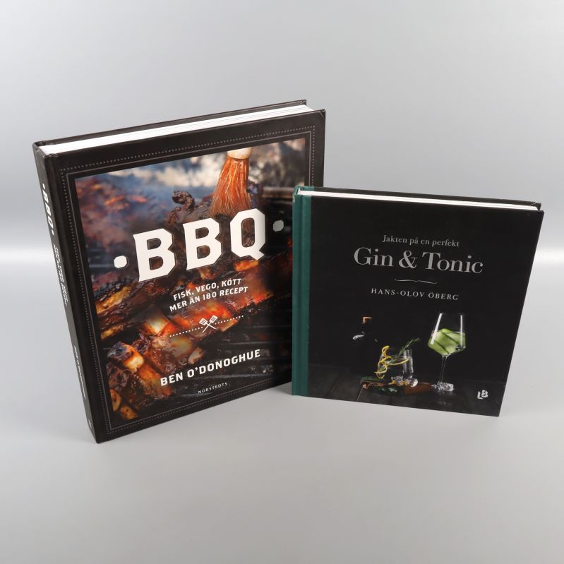Kokböckerna BBQ och Gin & Tonic uppställda tillsammans