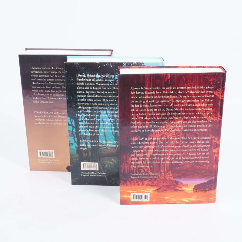 Baksidor på tre fantasyböcker med beskrivande text och streckkoder