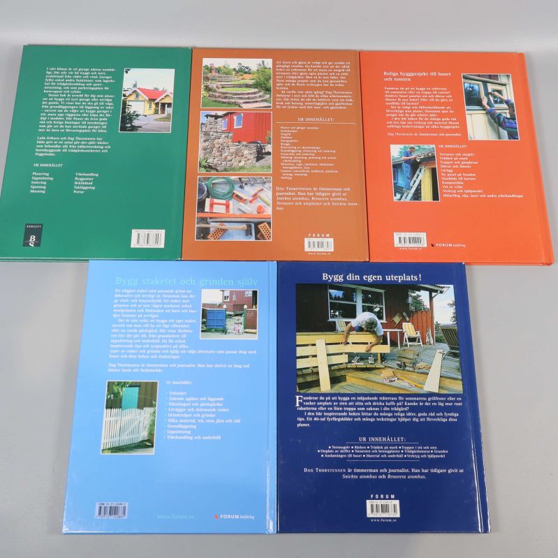 Bakomslagen på fem byggböcker med innehållsförteckning och bilder