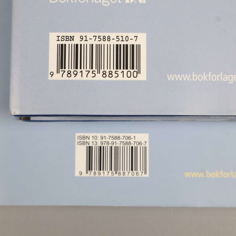 Två ISBN-etiketter på baksidan av böcker om Stockholm