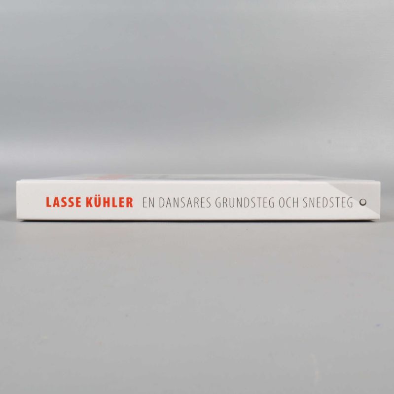 Bokens rygg med Lasse Kühler och titeltext
