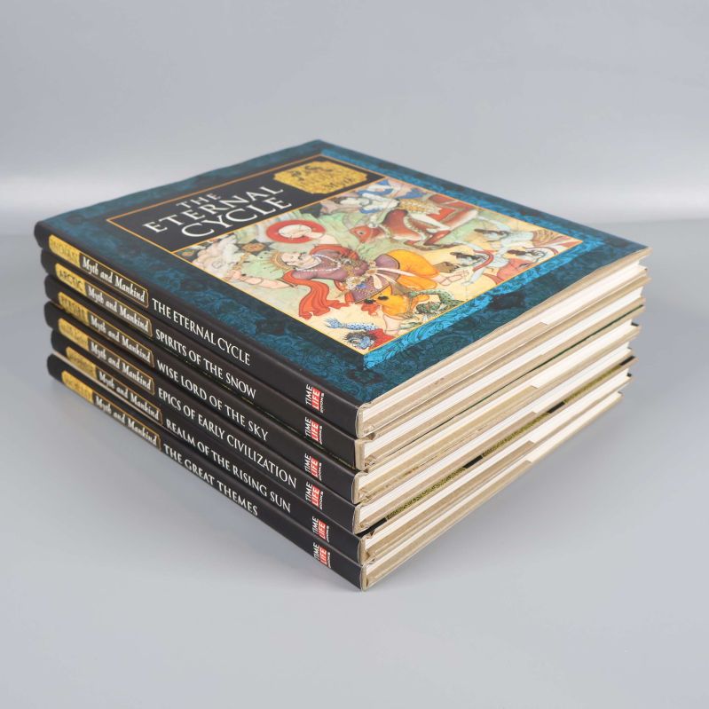 Sex böcker i hög med The Eternal Cycle överst