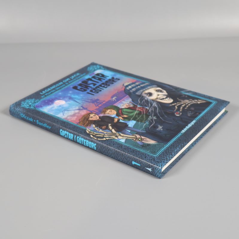 Gastar i Göteborg liggande så ryggen och framsidan syns