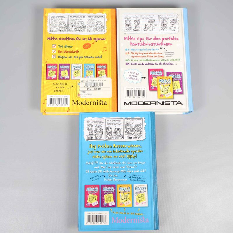 Baksidor av böckerna