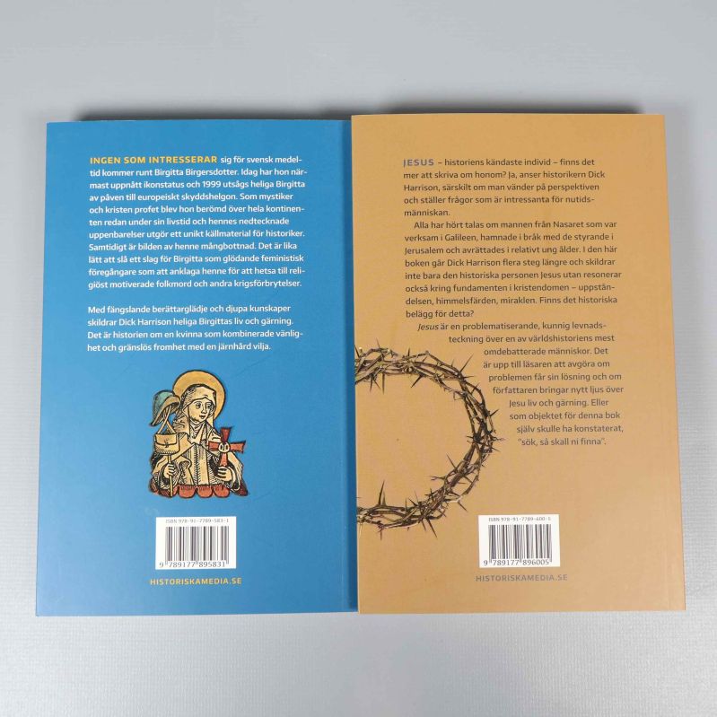 Baksidor av böckerna