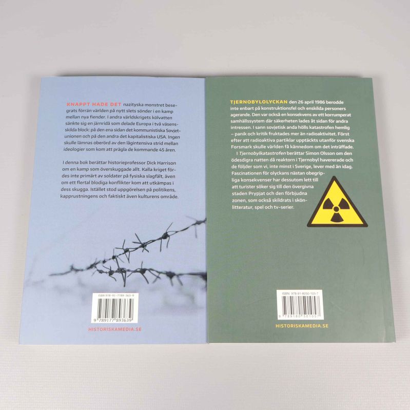 Baksidor av böckerna