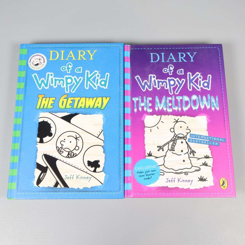 Två böcker Diary of a Wimpy Kid med färgglada omslag, titlar The Getaway och The Meltdown