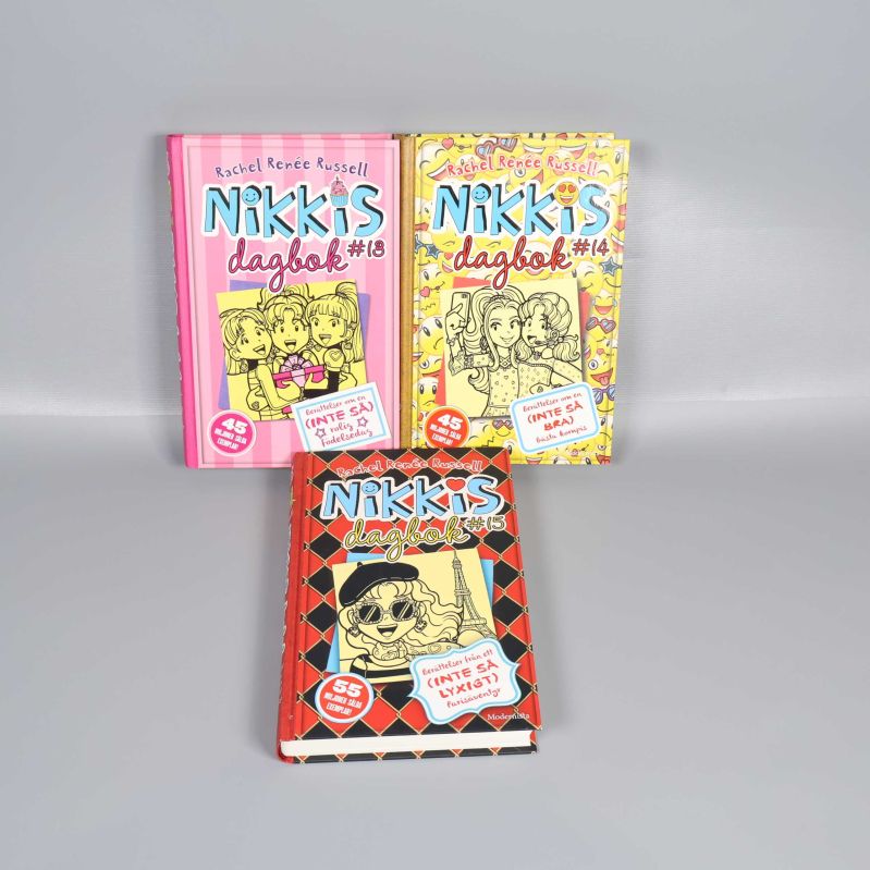 Tre böcker ur Nikkis dagbok-serien framifrån