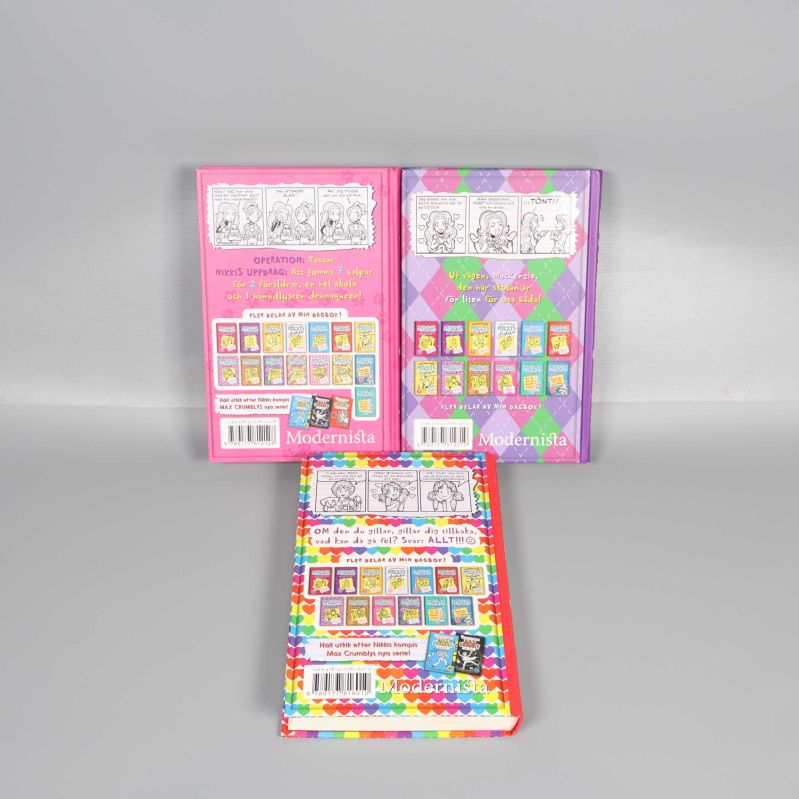 Baksidor på tre Nikkis dagbok-böcker med serierutor