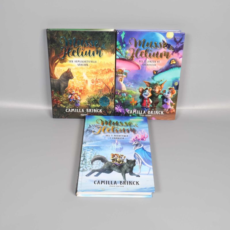 Tre Musse & Helium böcker uppställda med framsidan synlig