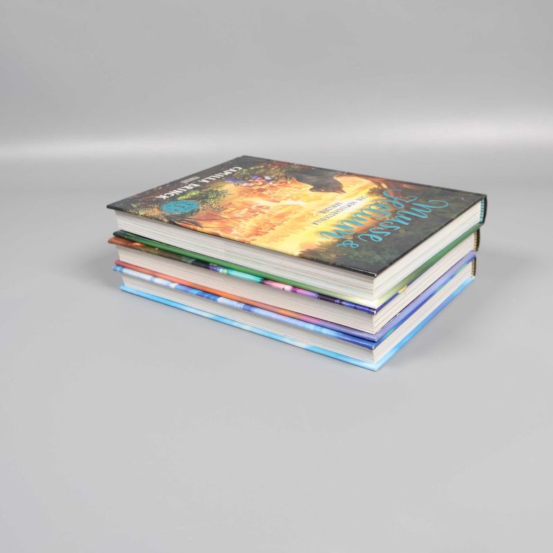 Bokpaket Musse & Helium 1-3 liggande i en stapel