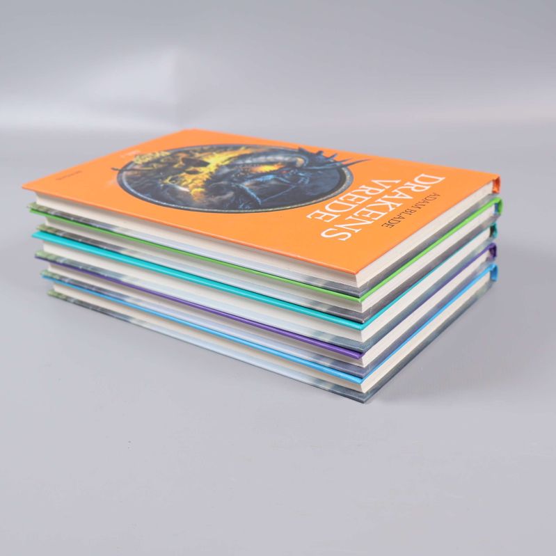 Fem böcker ur Beast Quest-serien staplade med framsidan uppåt