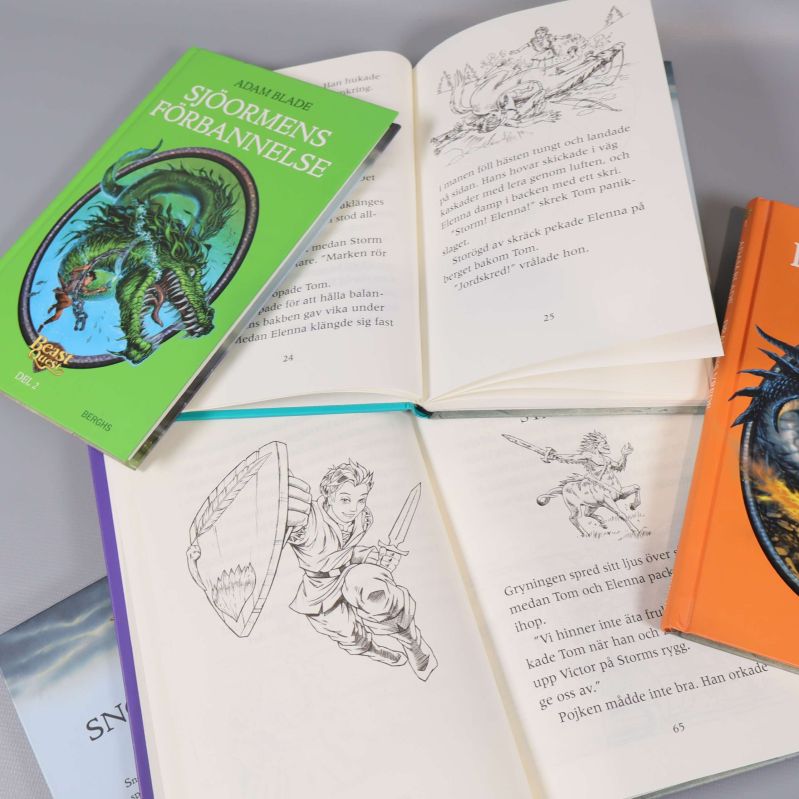 Uppslagna Beast Quest-böcker med svartvita illustrationer och text