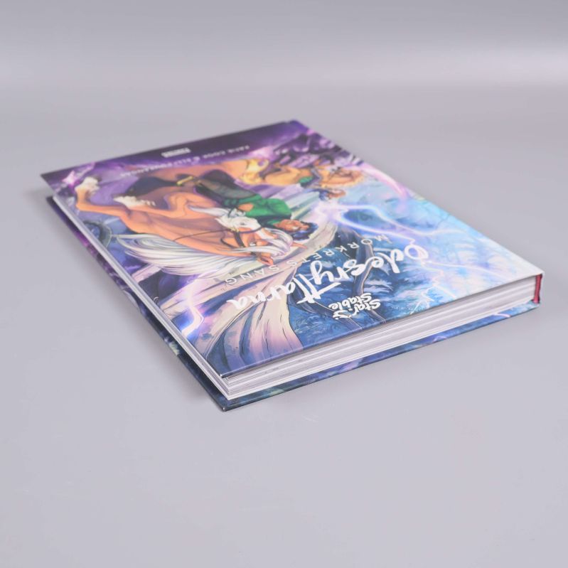 Boken Ödesryttarna Mörkrets sång liggande på ett bord