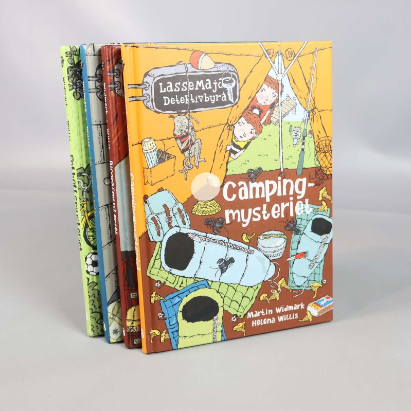 Fyra böcker i LasseMajas Detektivbyrå-serien med illustrerade omslag