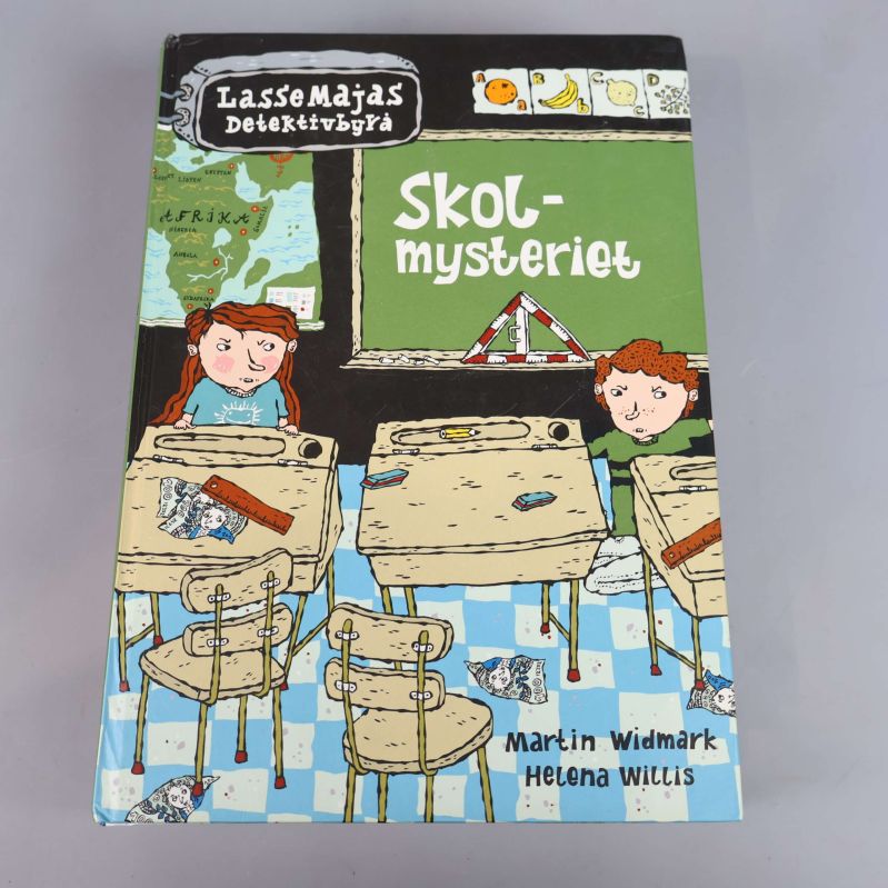 Omslag till Skolmysteriet ur LasseMajas Detektivbyrå