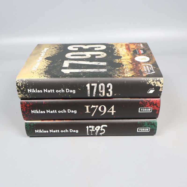 Bokryggarna av 1793, 1794 och 1795 staplade på varandra