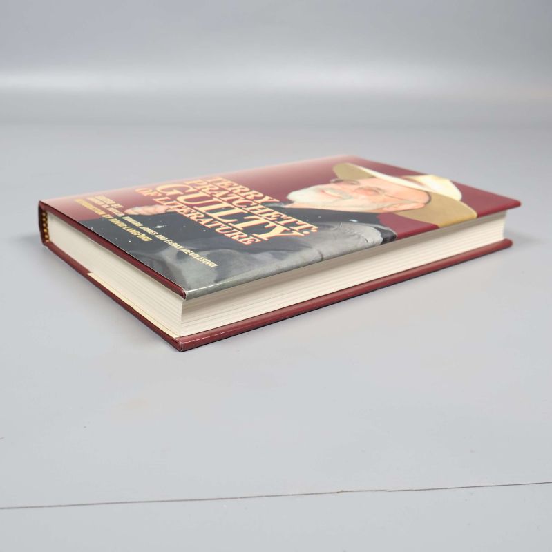 Tjocklek på boken Terry Pratchett: Guilty of Literature från sidan