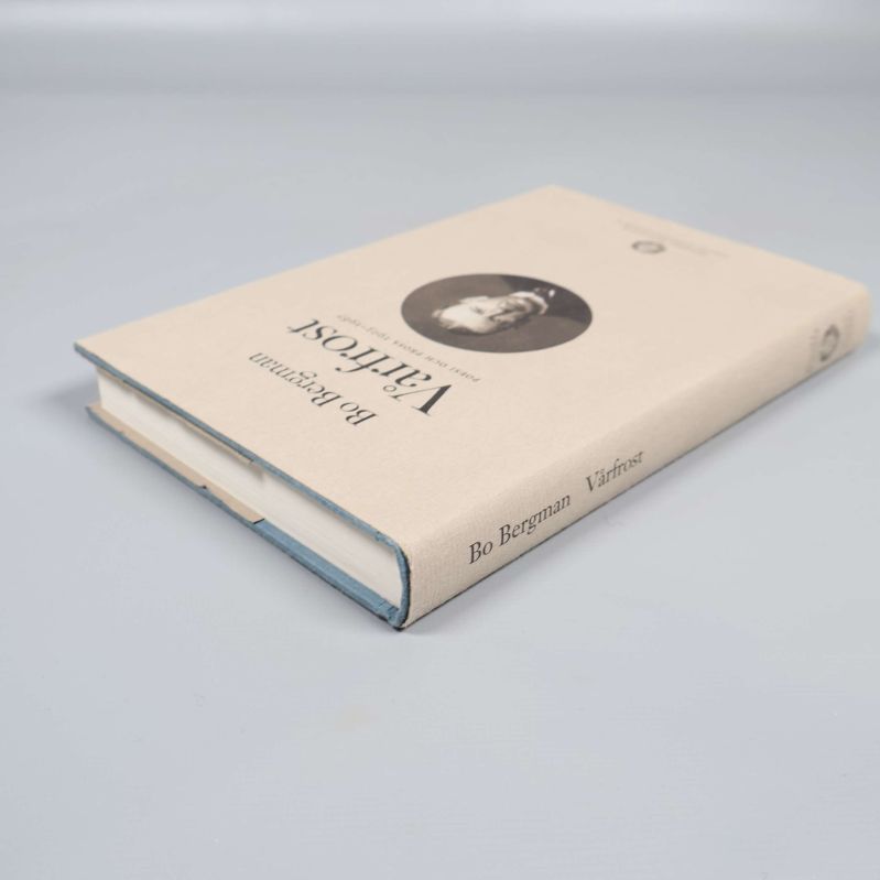 Vårfrost av Bo Bergman liggande med synlig rygg och pärm