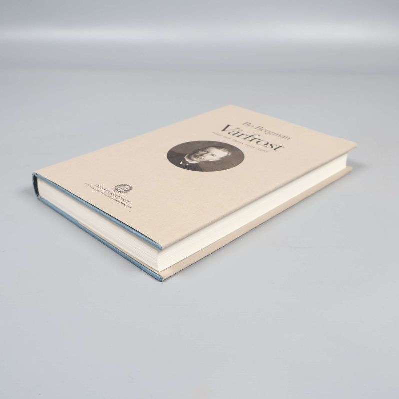 Vårfrost av Bo Bergman snett ovanifrån med synliga sidor