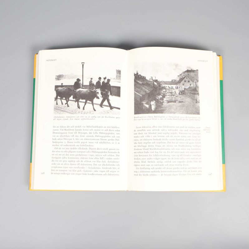 Uppslag ur Stockholmsliv med svartvita historiska foton och text