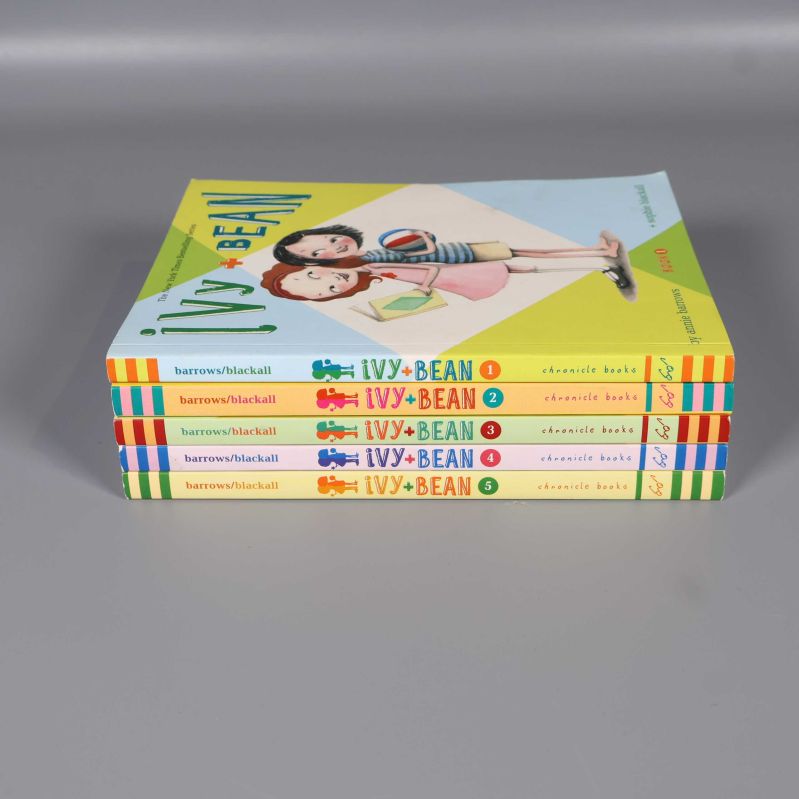 Bokryggar för Ivy + Bean 1 till 5 staplade med tydlig numrering