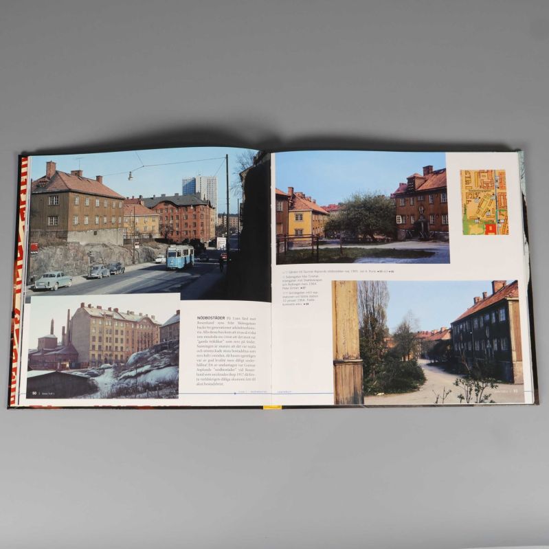 Uppslag med färgfoton av gamla hus och stadsmiljö