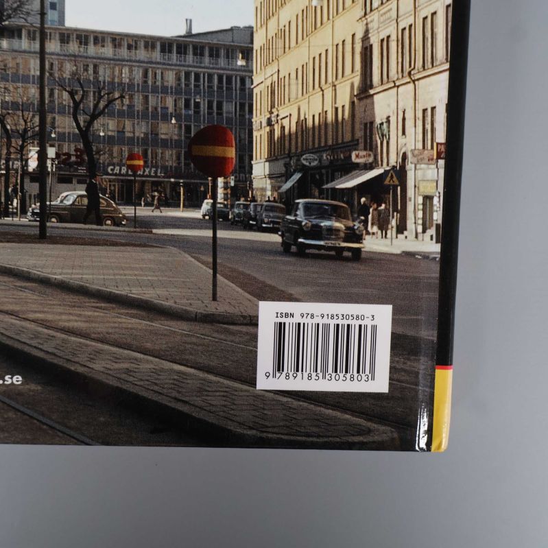 Närbild på bokens baksida med ISBN 978-918530580-3