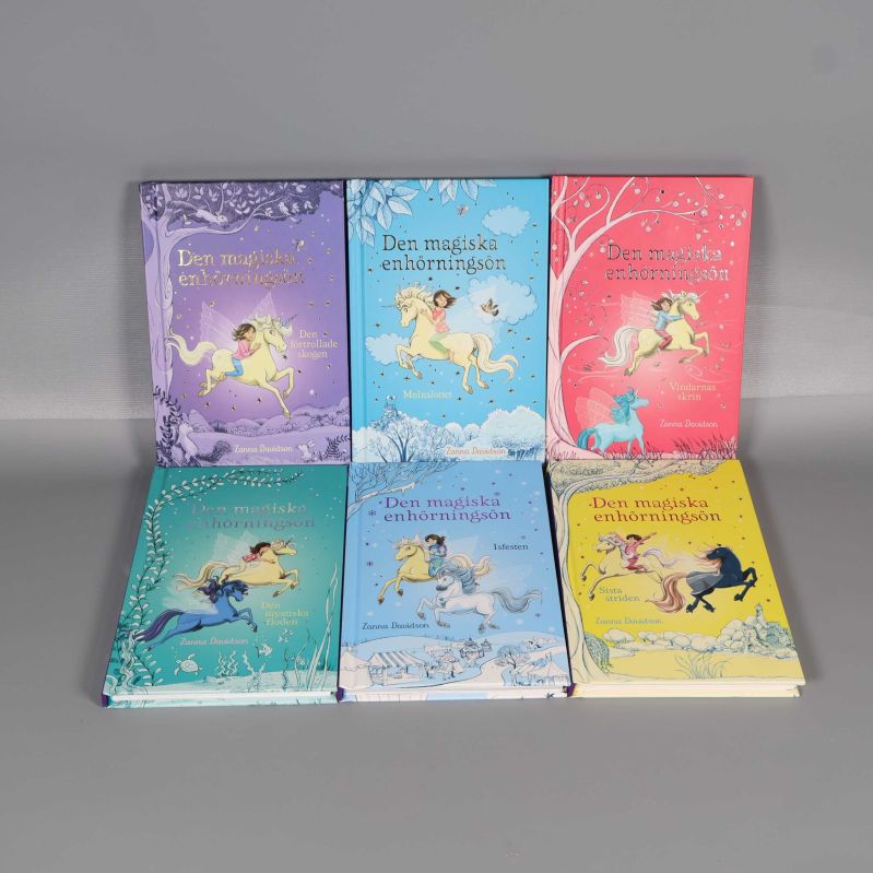 Framsidorna på sex böcker ur Den magiska enhörningsön i olika färger