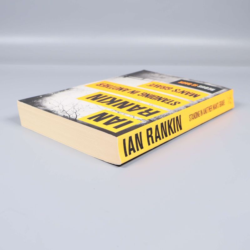 Pocketbok visad snett bakifrån, Standing in Another Man's Grave