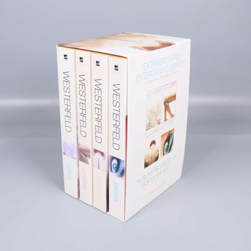 Boxad Uglies-serie med böckernas ryggar synliga