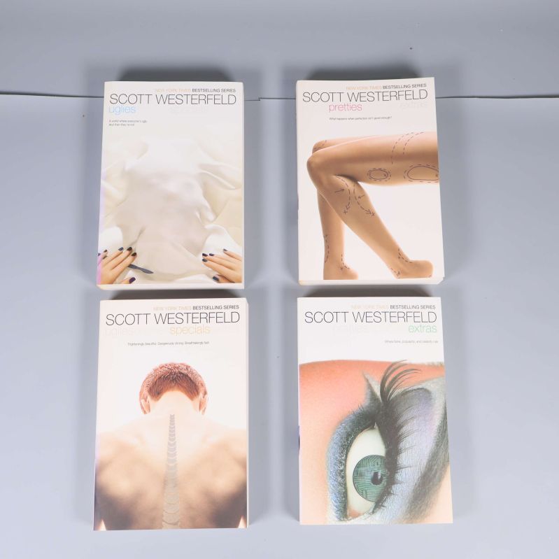 Alla fyra böcker ur Uglies-serien framsida synliga