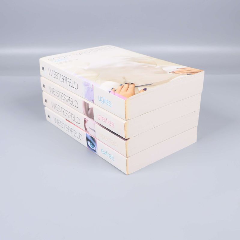 Uglies-serien, fyra pocketböcker staplade på varandra