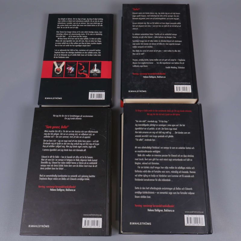 Fyra Stephenie Meyer-böcker uppifrån, baksidor och texter synliga