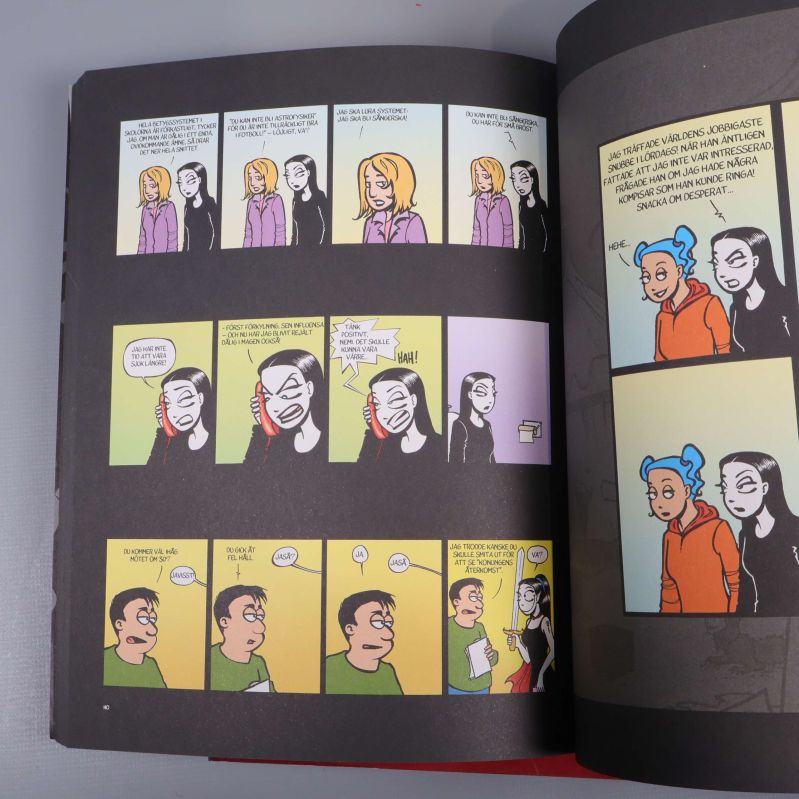 Färgsida ur ett Nemi-album med pratbubblor och figurer