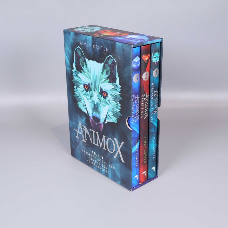 Animox bokpaket med tre inbundna böcker i färgstark kassett