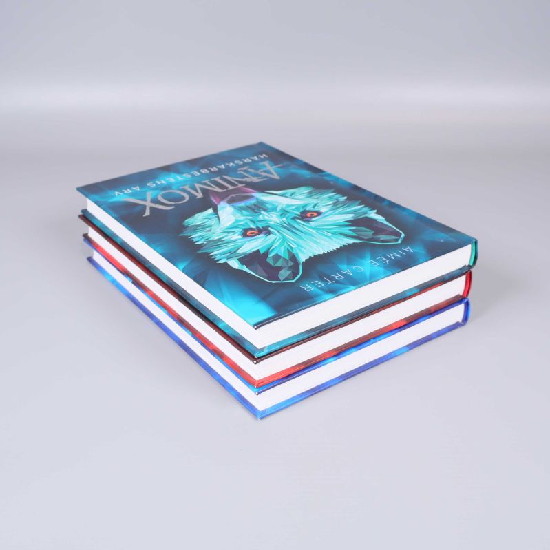 Animox-böcker staplade ovanpå varandra på vit yta