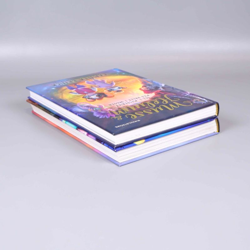 Två Musse & Helium-böcker staplade på varandra