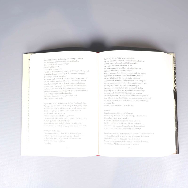 Uppslaget inre bokuppslag med svenska textrader