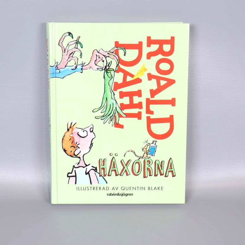 Framsidan av boken Häxorna av Roald Dahl med tecknad illustration