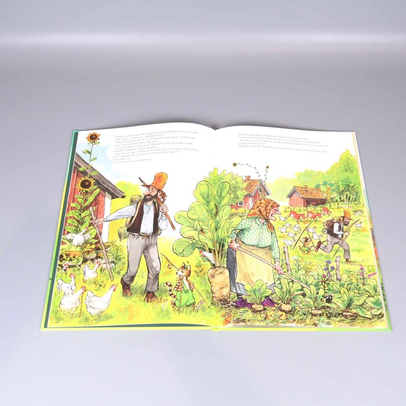 Uppslag ur en Pettson och Findus-bok med färgrika bilder