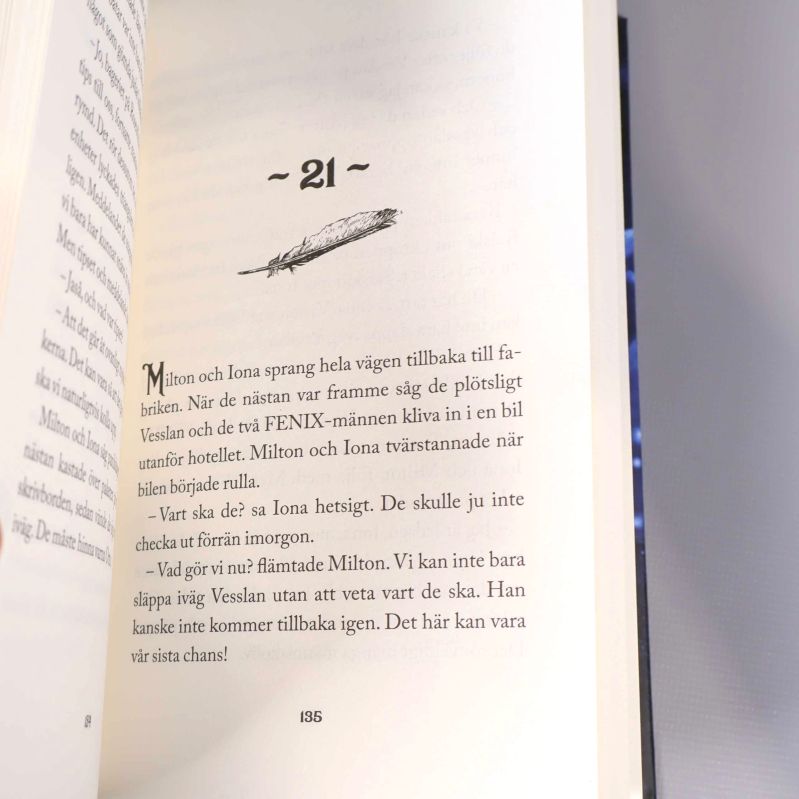 Uppslag från en bok i Historieväktarna-serien, kapitel 21