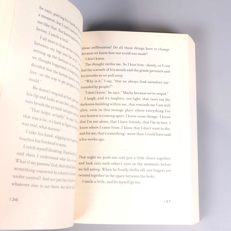 Uppslag från inlaga, engelska textrader på vita sidor