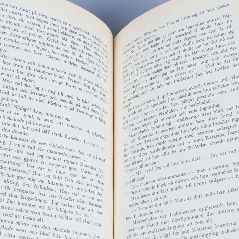 Uppslag av inlagan med svensk text ur Brott och straff